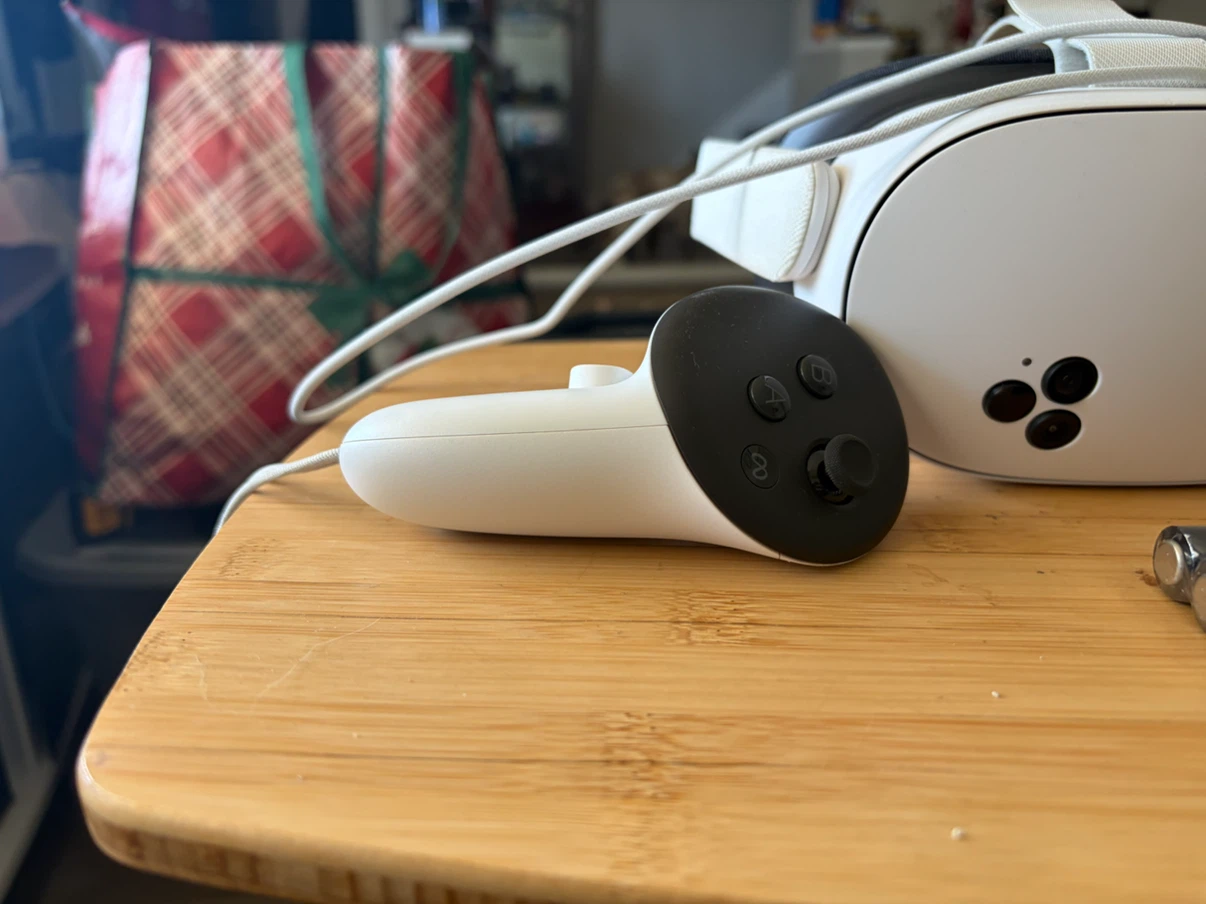 Meta Quest 3S VR Headset with Controllers and batteries - photo 3