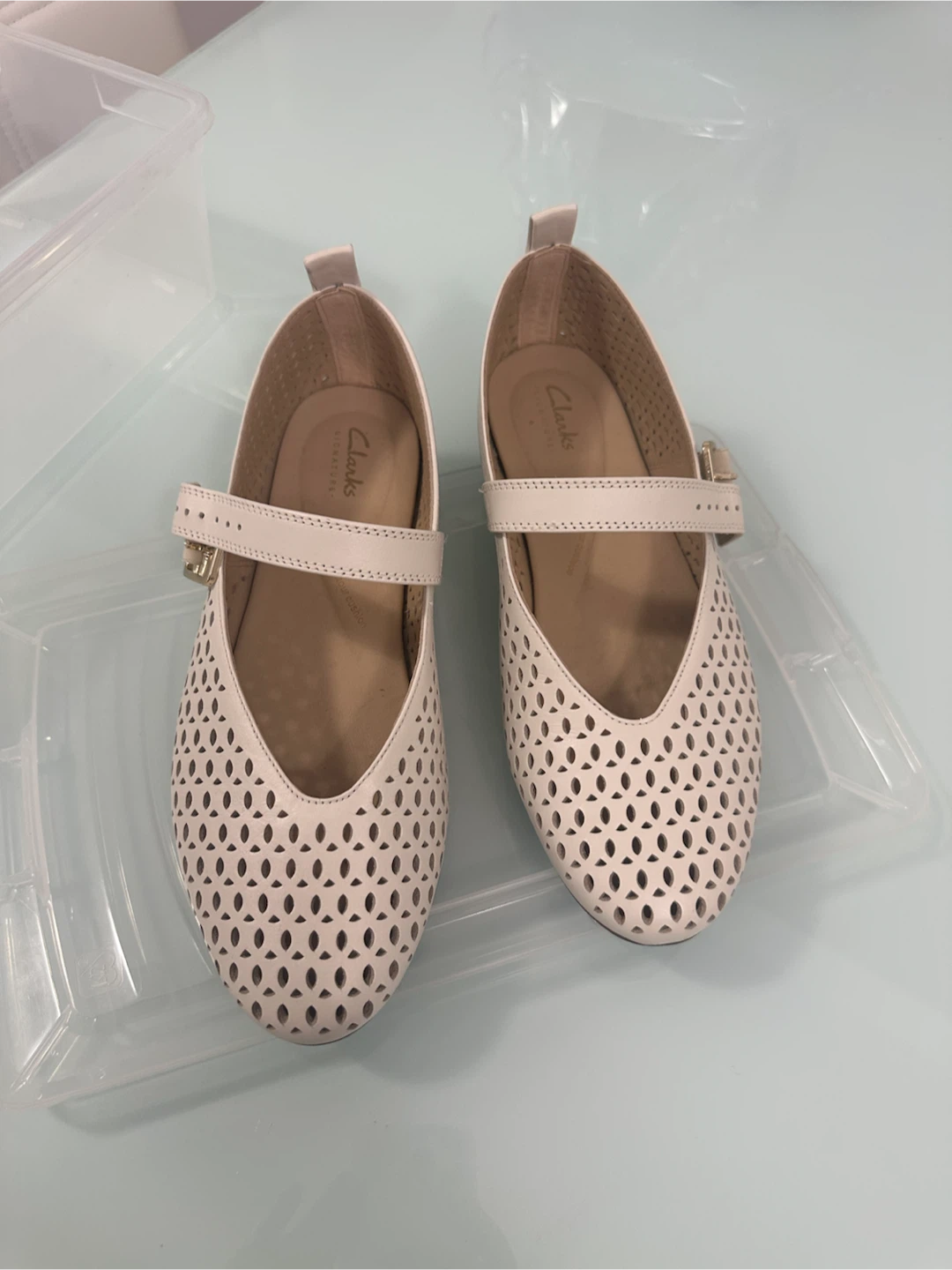 Clarks Signature Ballet Flats Cream Size 8.5