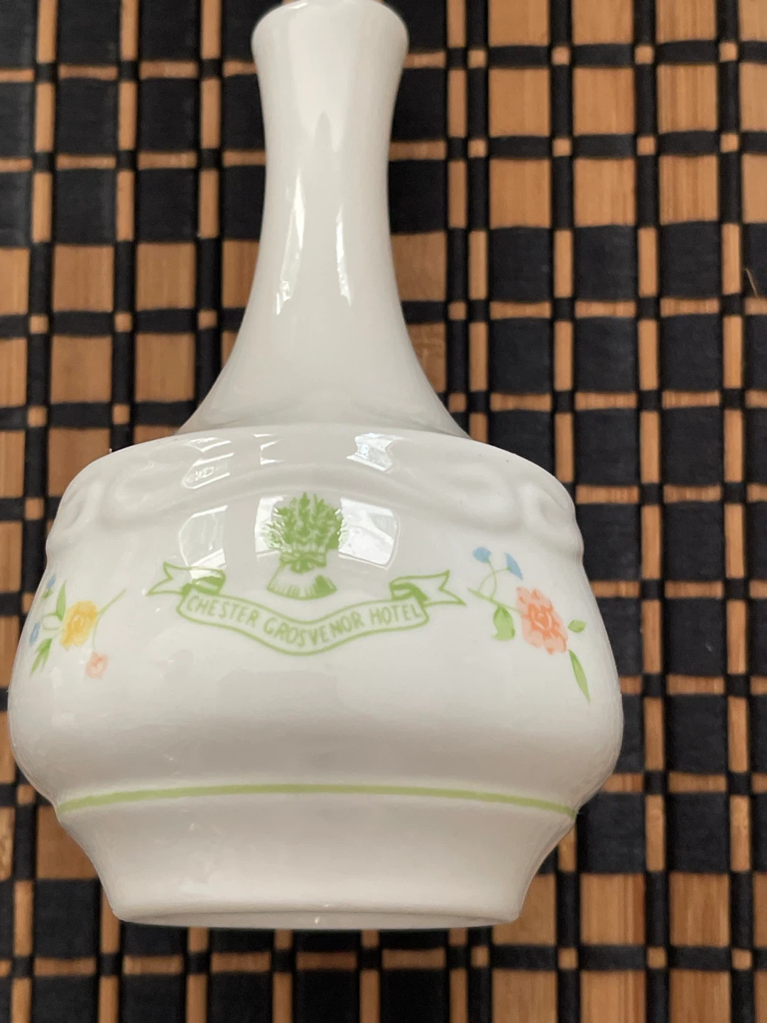 Wedgwood "Chester Grosvenor Hotel" Bud Vase - photo 3
