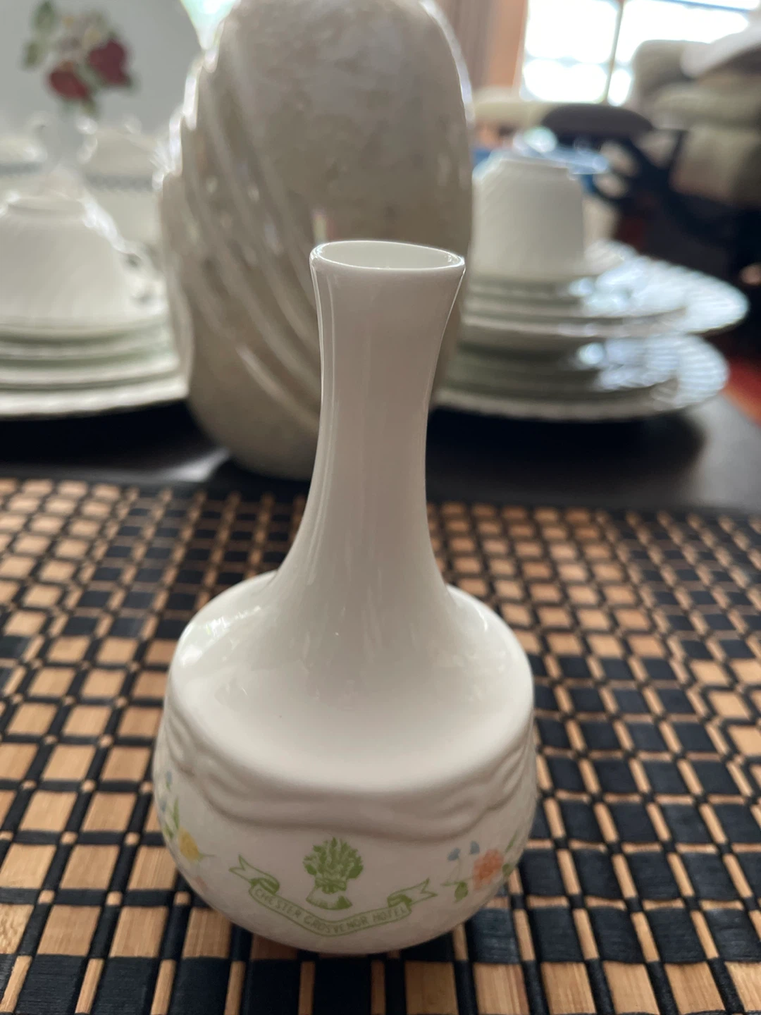 Wedgwood "Chester Grosvenor Hotel" Bud Vase - photo 2