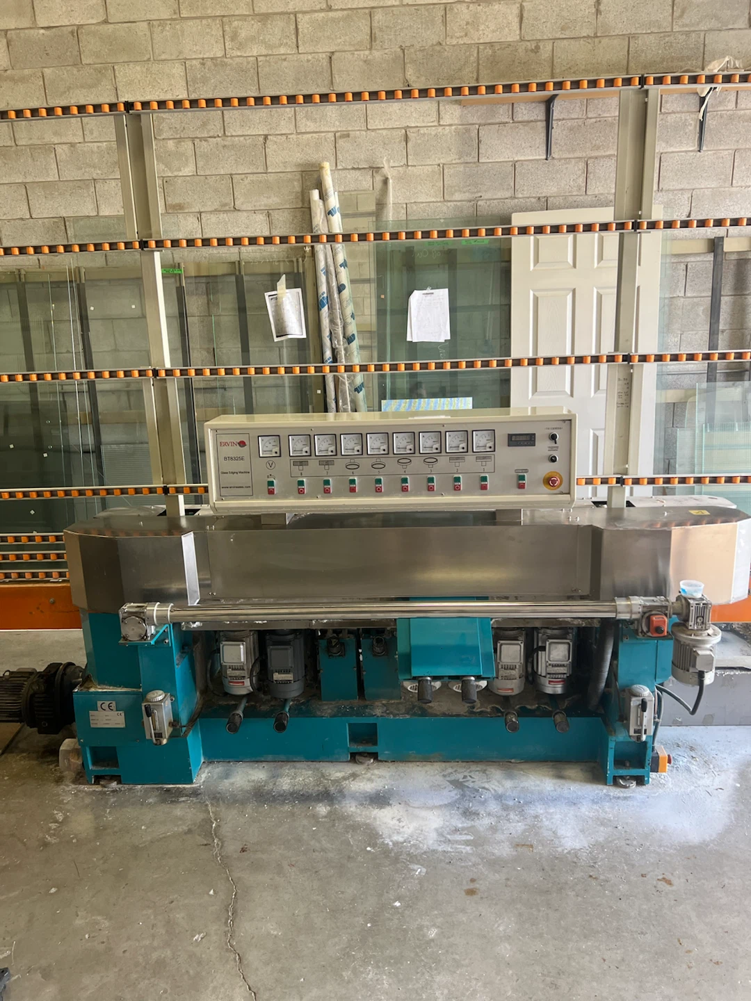 Glass polishing machine