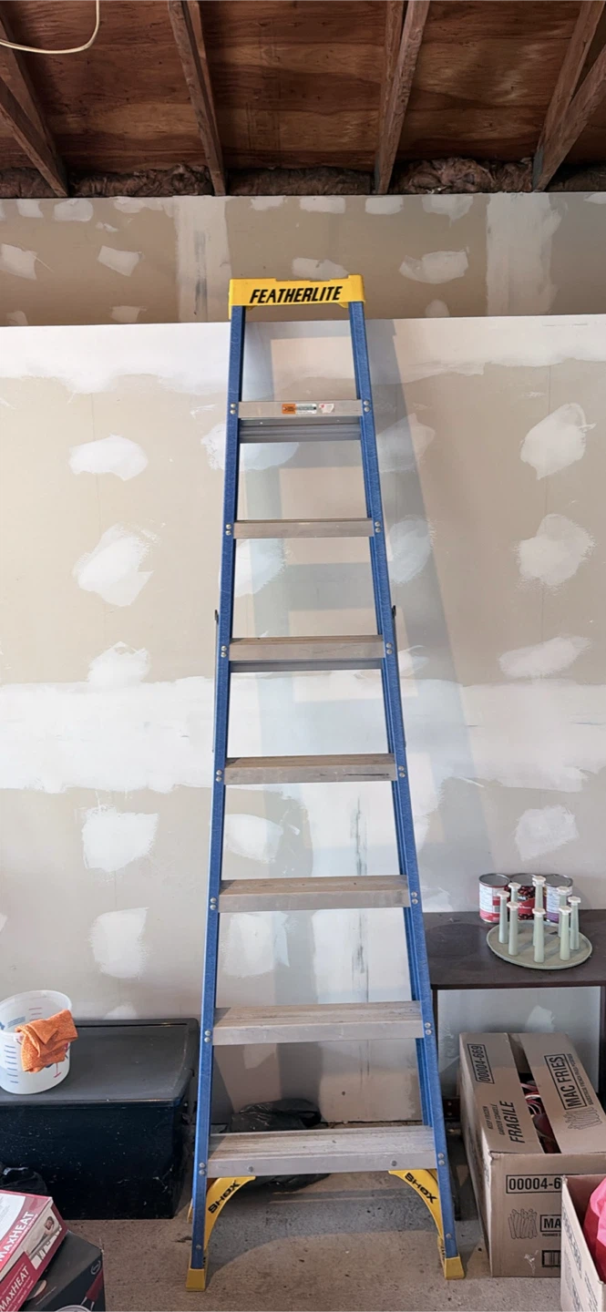 Featherlite 8 ft Fiberglass Ladder