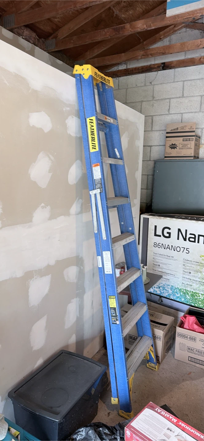 Featherlite 8 ft Fiberglass Ladder - photo 2