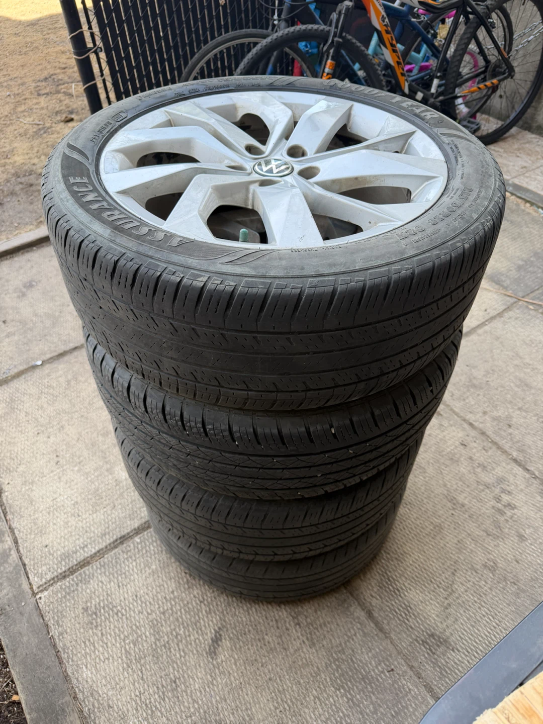 Volkswagen Alloy Wheels with tire pressure sensors - photo 4