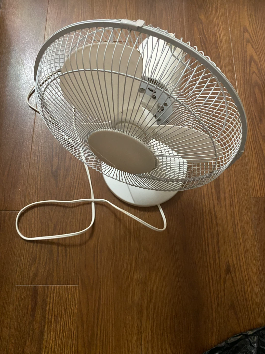 White Oscillating Desk Fan