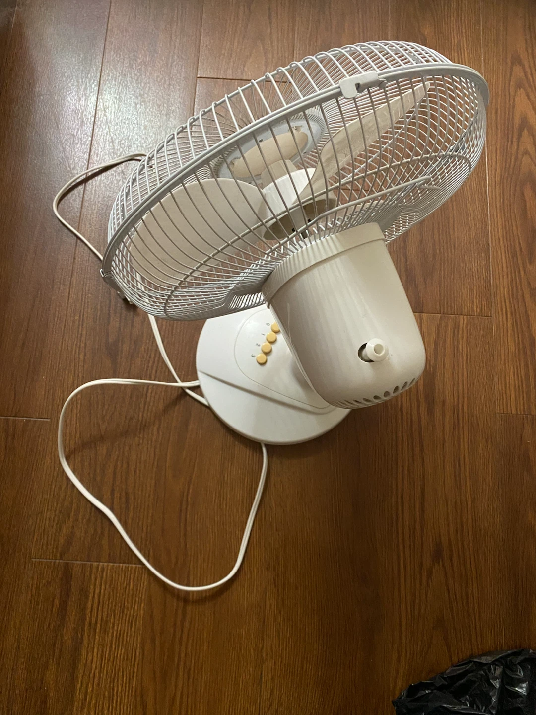 White Oscillating Desk Fan - photo 3