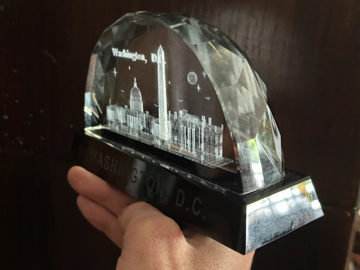 Washington D.C. 3D Laser Etched Crystal Landmarks Paperweight - photo 2