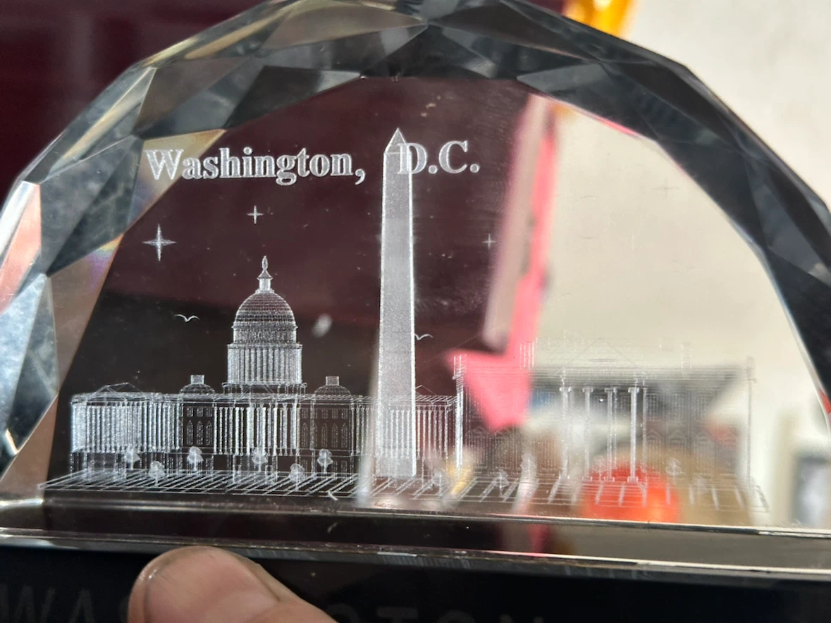 Washington D.C. 3D Laser Etched Crystal Landmarks Paperweight - photo 5
