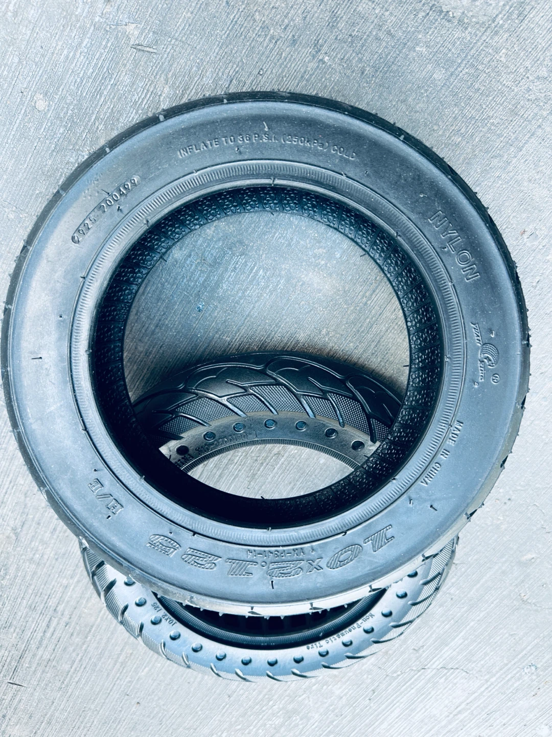 scooter tire 10x2.25 - photo 2