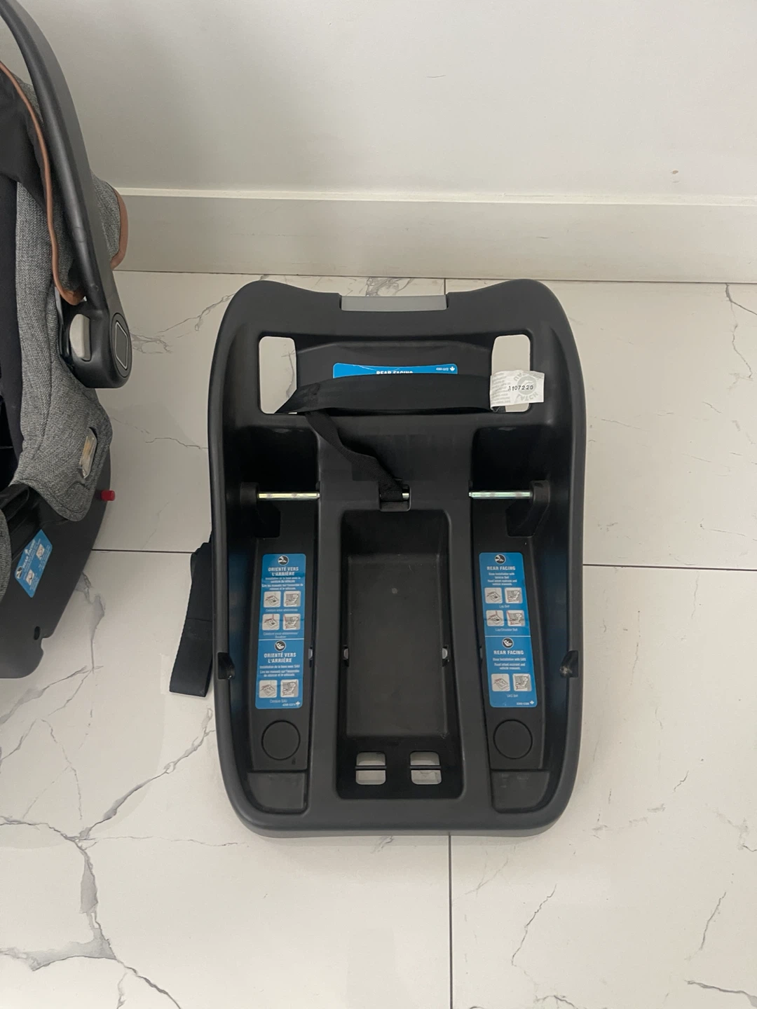 Infant car seat with base - photo 2