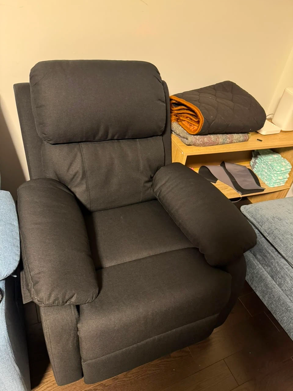 Comfortable Black Recliner Chair - photo 2