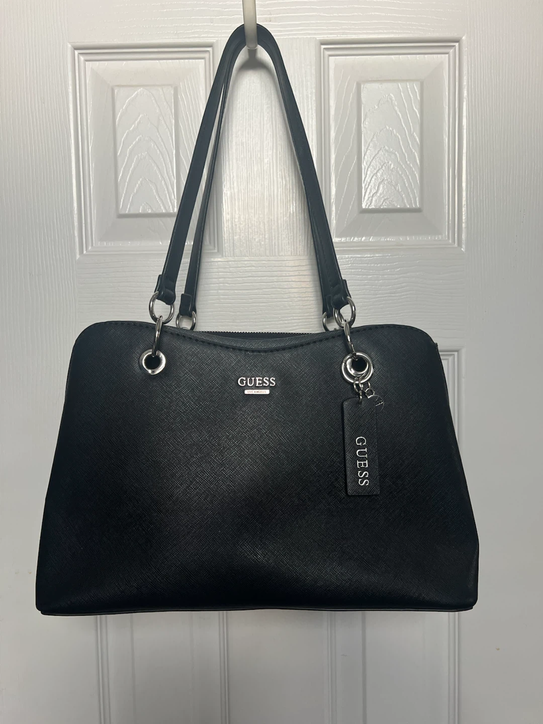 Like new Guess Black Handbag