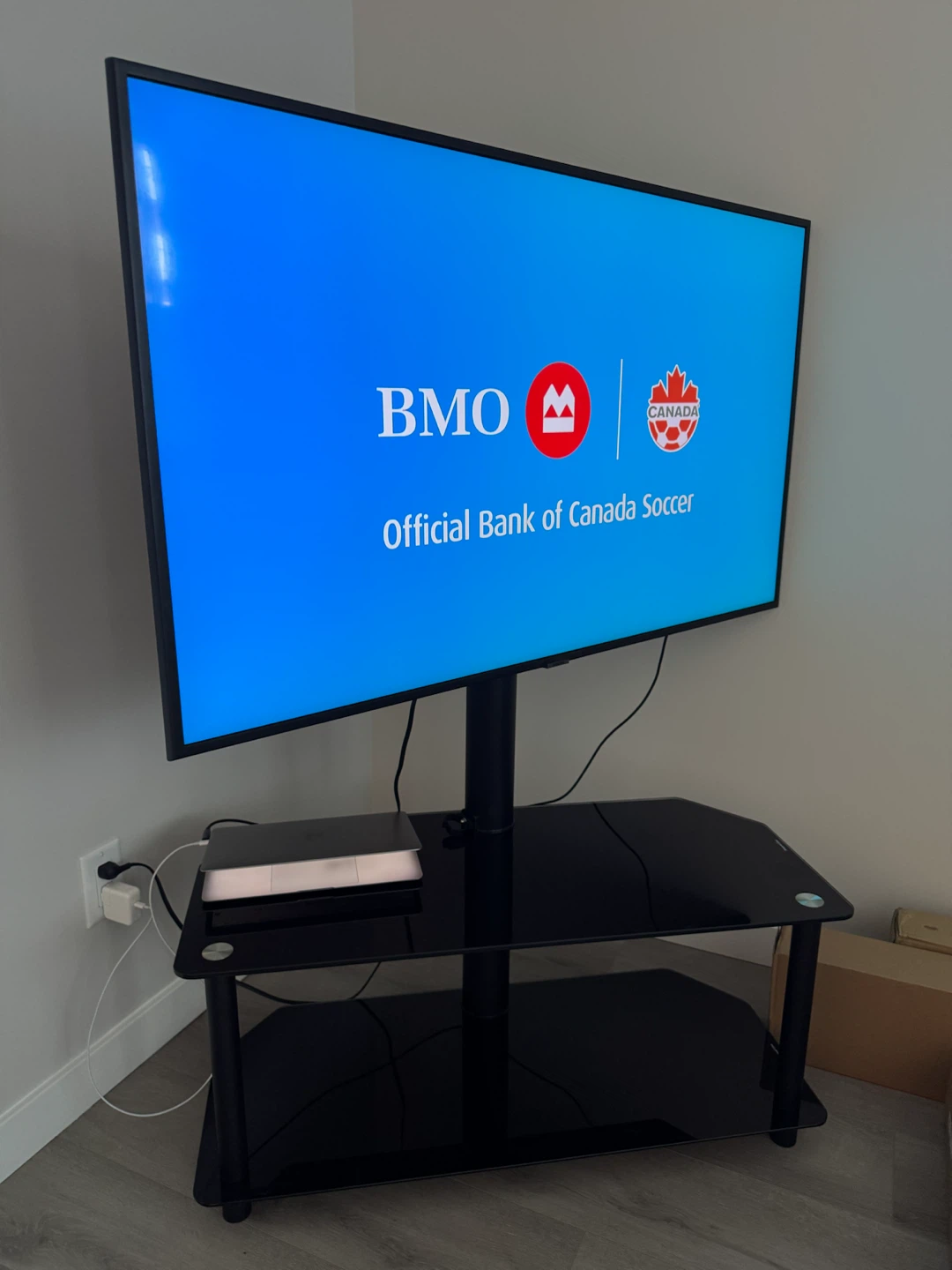 Samsung 50" Smart TV with Free TV Stand - photo 2