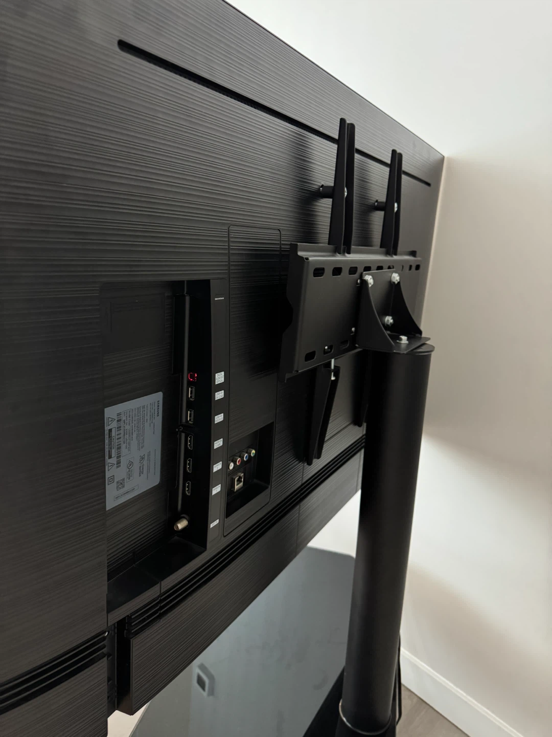 Samsung 50" Smart TV with Free TV Stand - photo 4