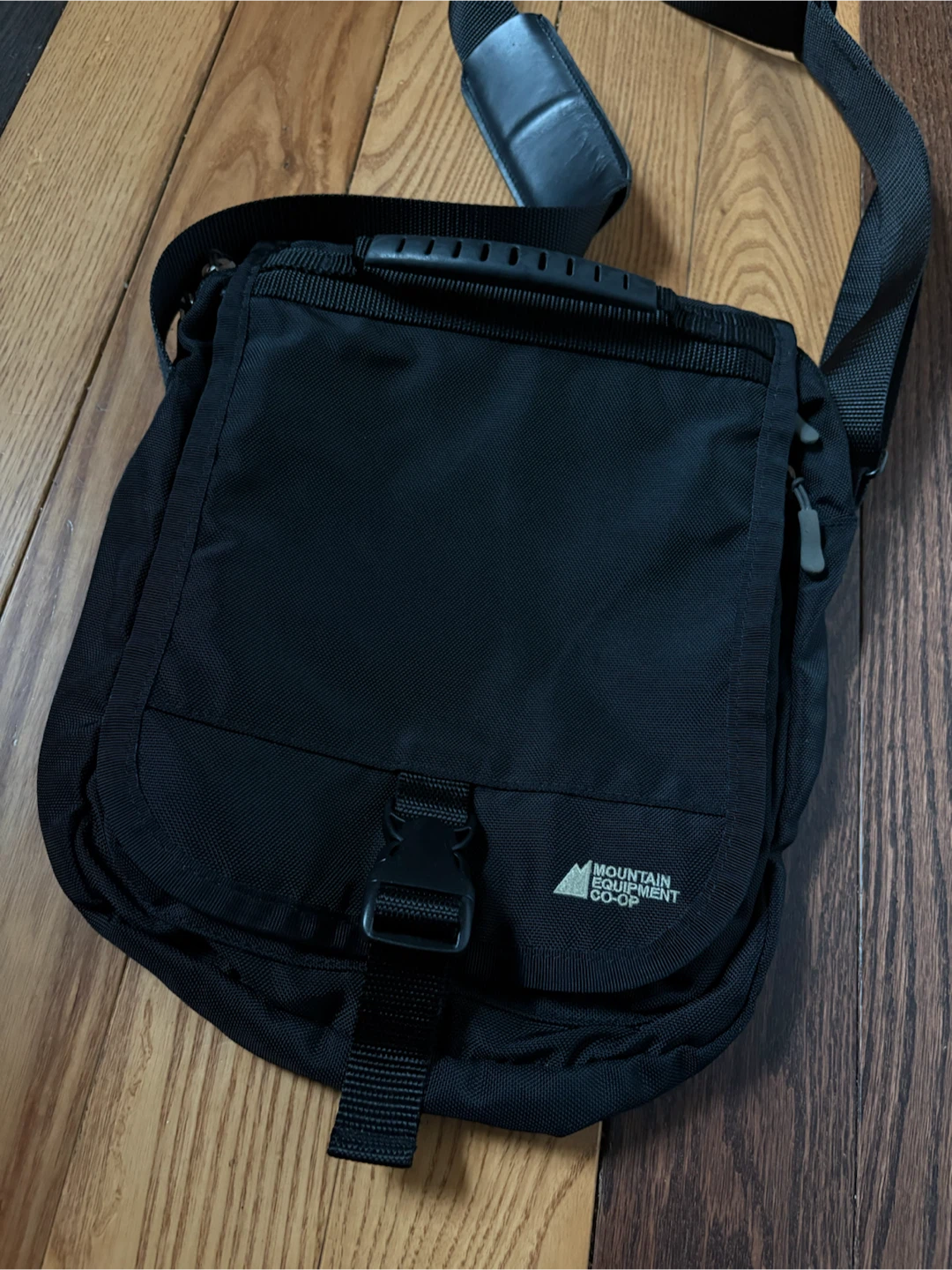 Vintage MEC Mountain Equipment Coop crossbody sling bag pack