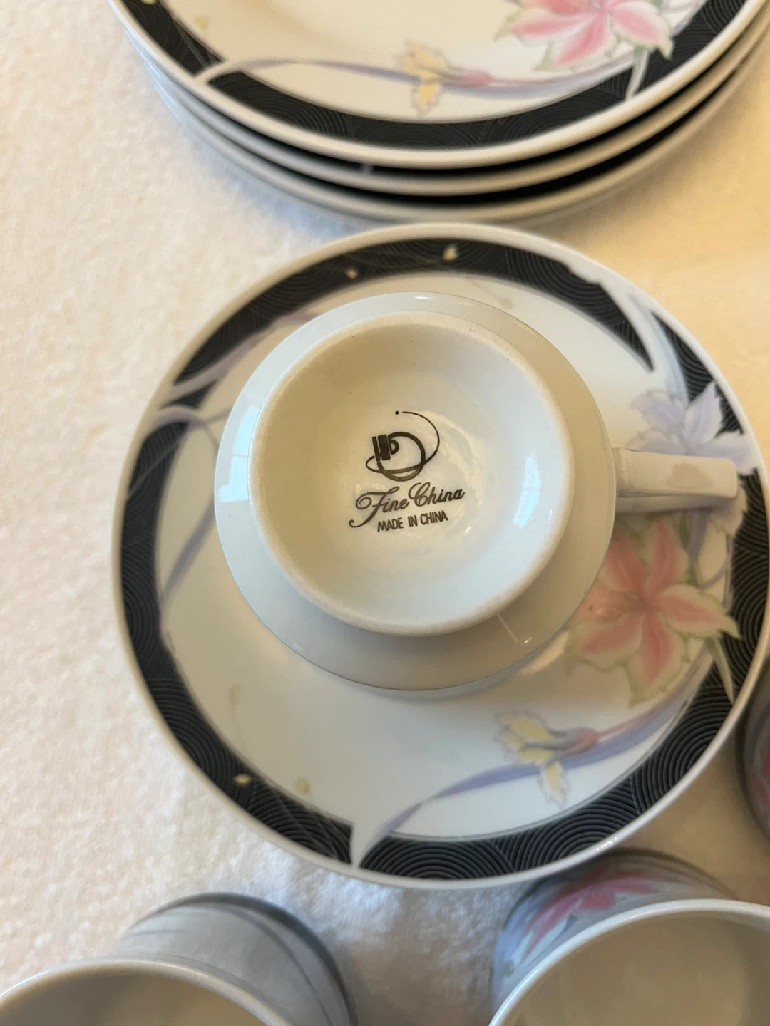 Fine China dinner Set (20 pieces)