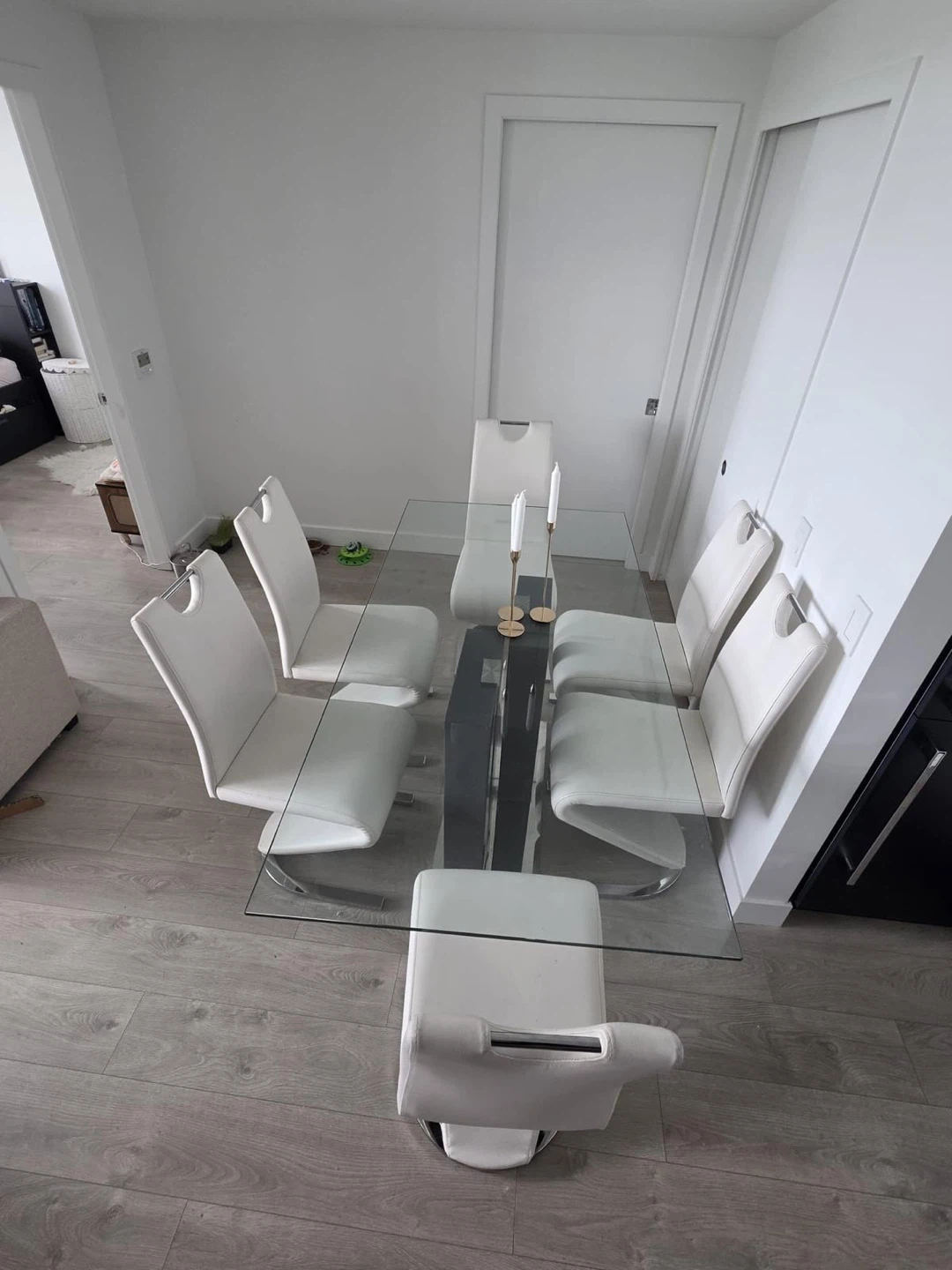 Glass Dining Table with 6 White Chairs - photo 3