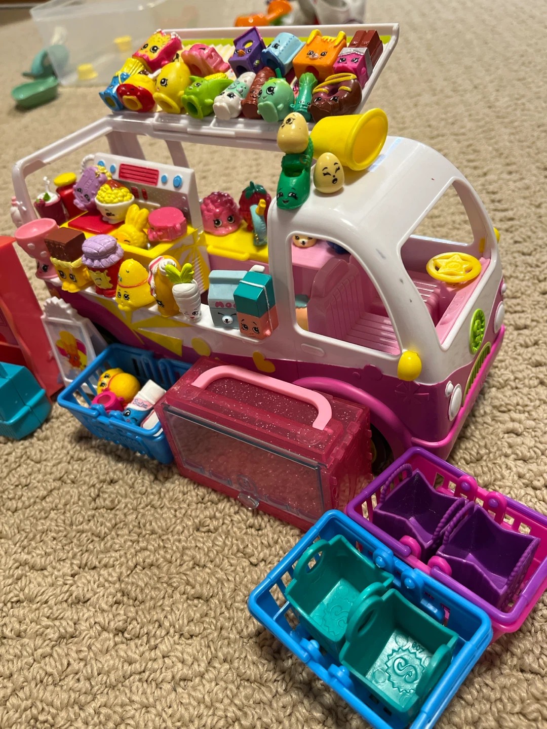 Shopkins Food Truck Playset with Figures - photo 3