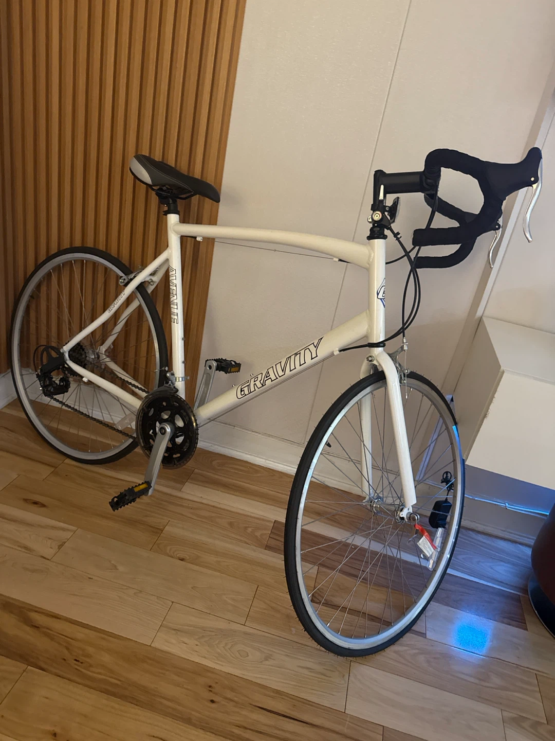 White Gravity Road Bike