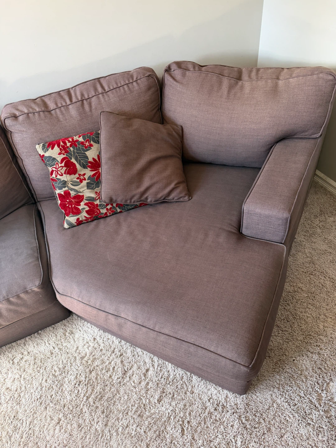 Sectional Sofa with pillows - photo 3