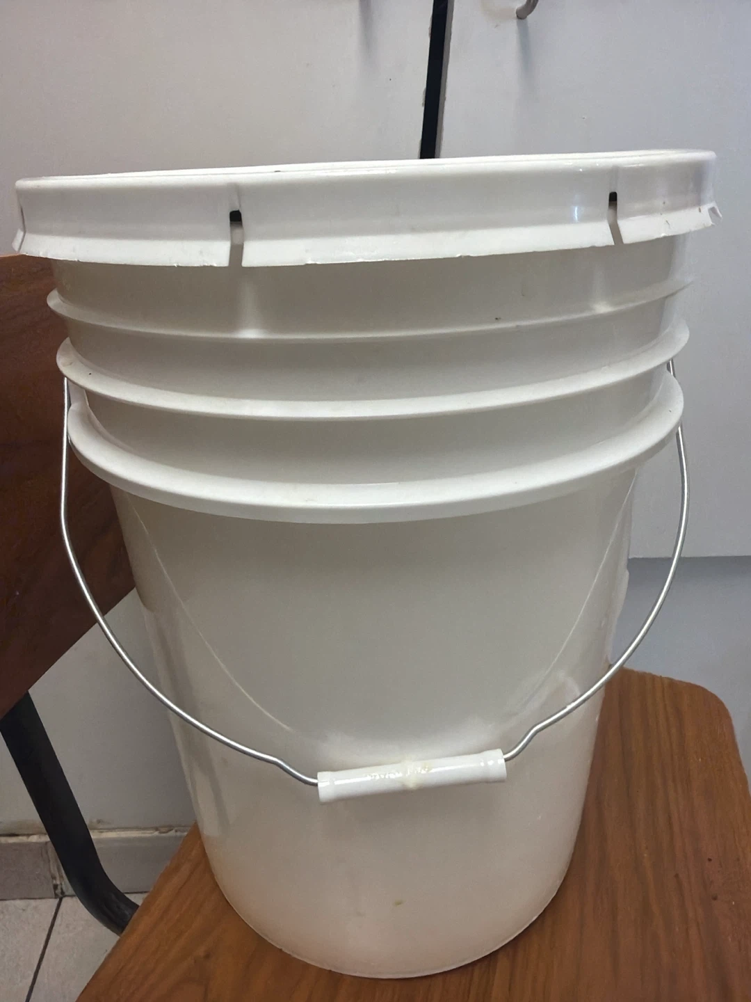 White Plastic Bucket with Metal Handle 20L ready to use