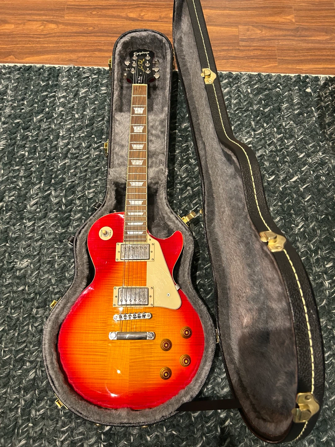 Epiphone Les Paul Electric Guitar - photo 2
