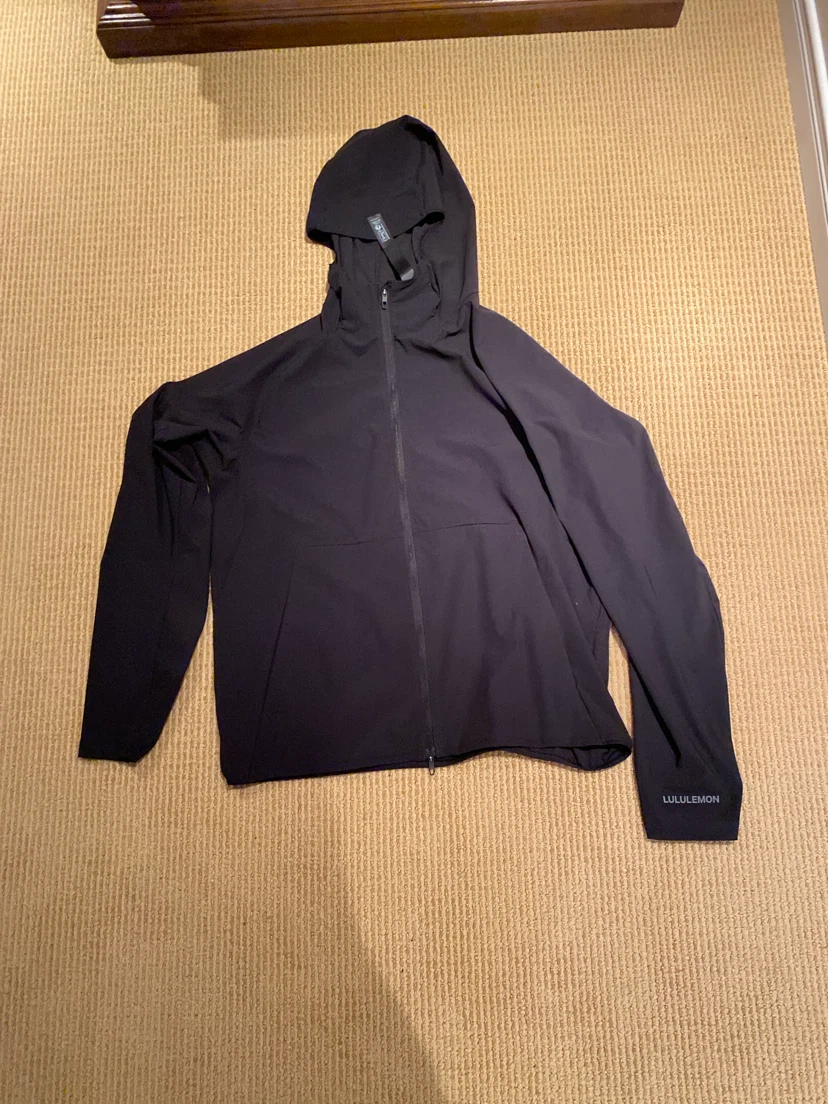 Lululemon black reflective pace breaker