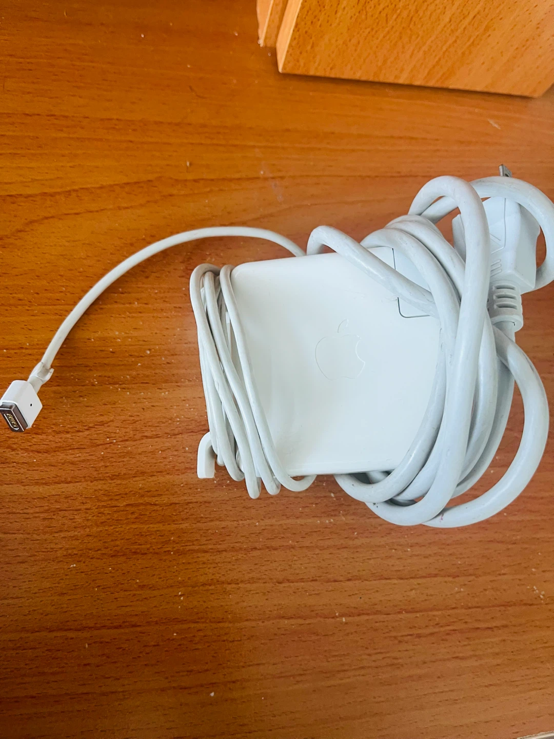 Apple 85W MagSafe Power Adapter