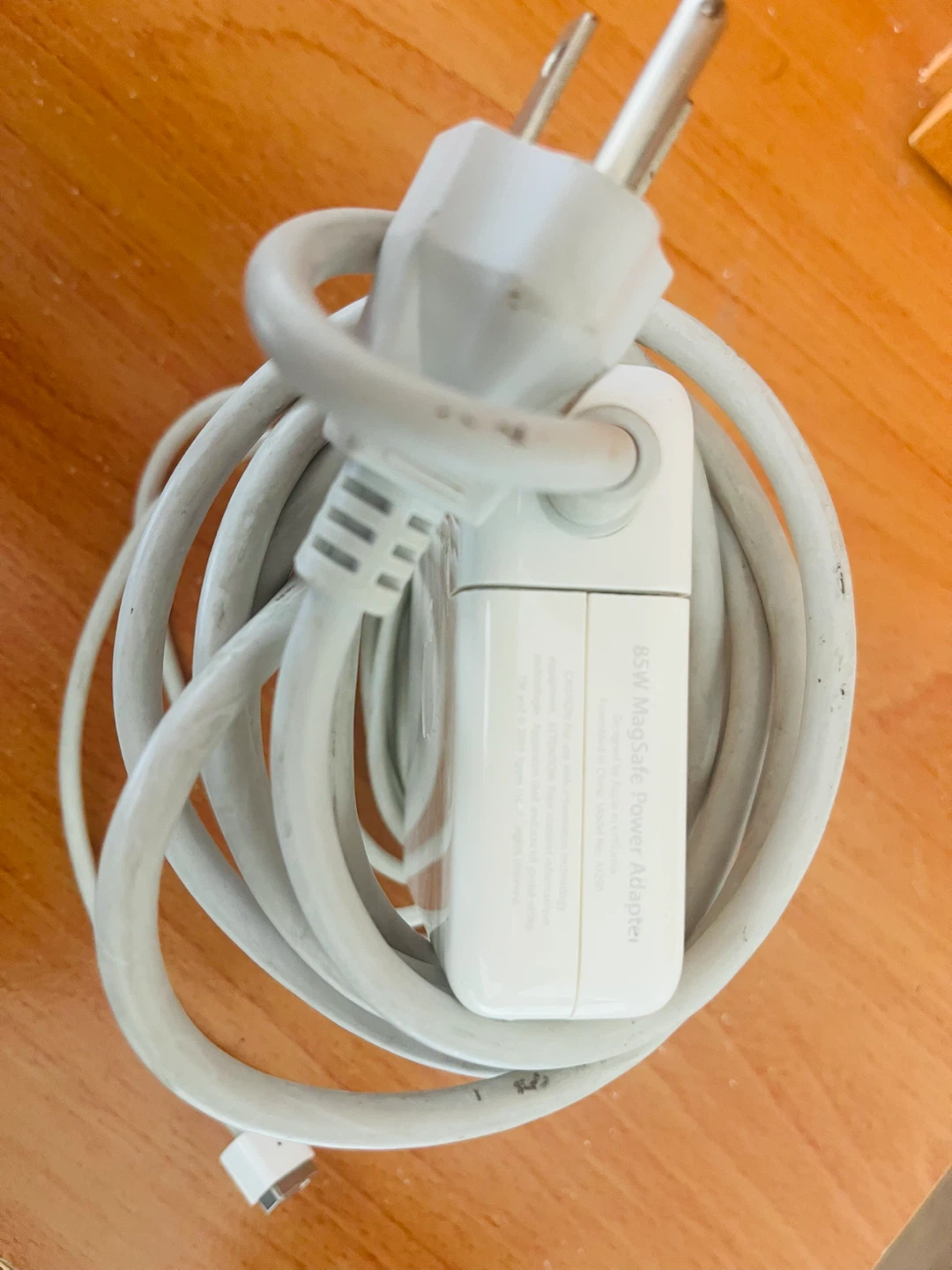 Apple 85W MagSafe Power Adapter - photo 3