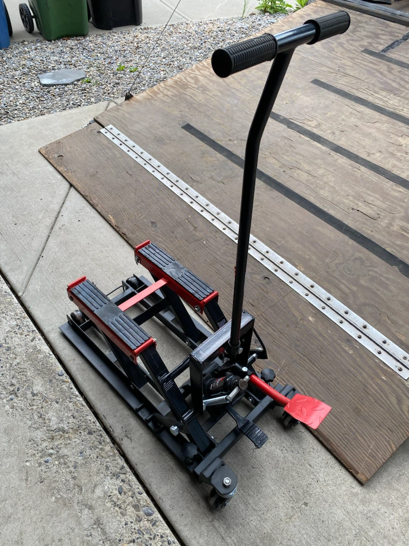 Motomaster 1500lb motorcycle lift - photo 2