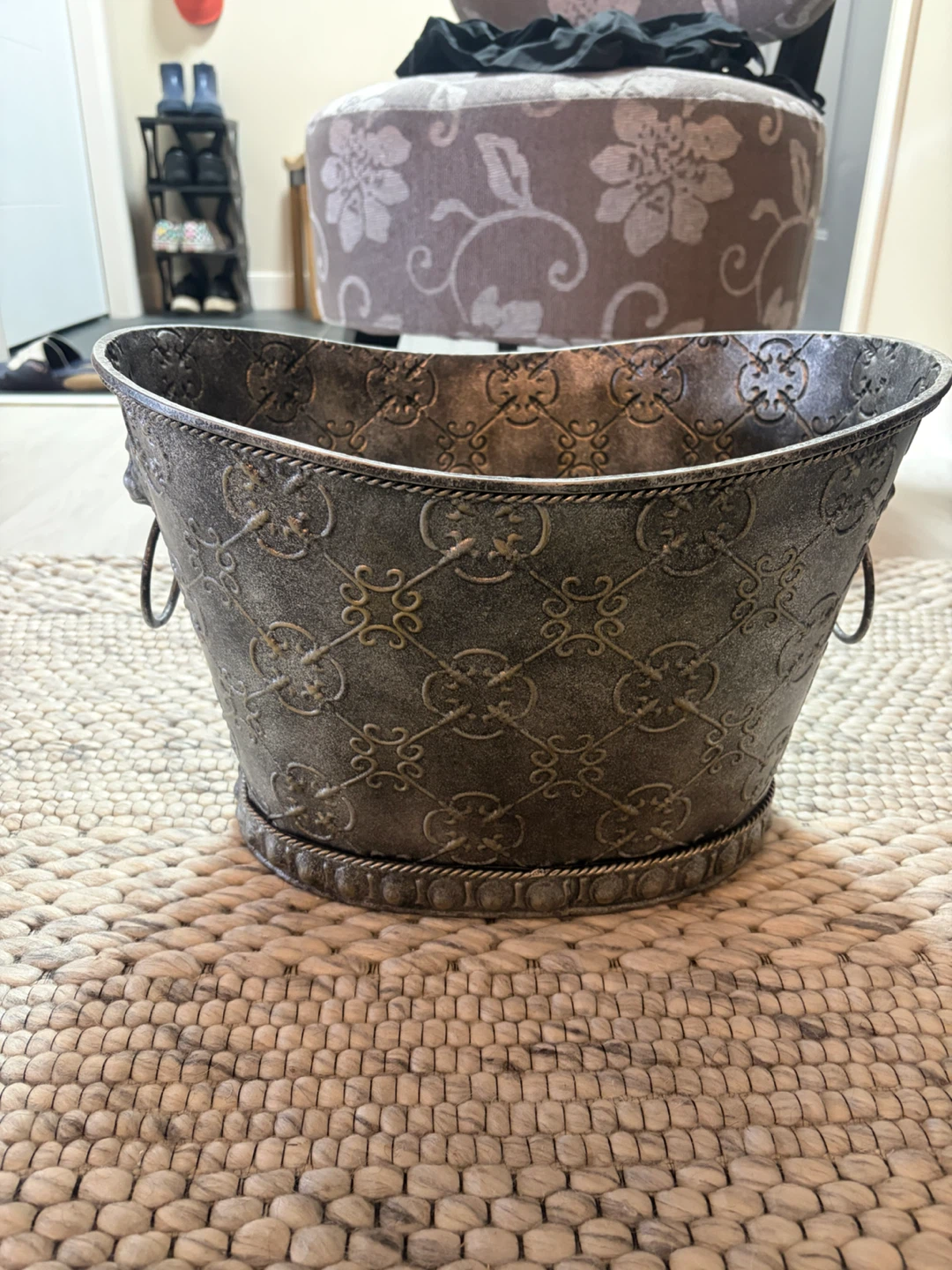 Decorative Metal Planter Pot with Lion Detail - photo 2