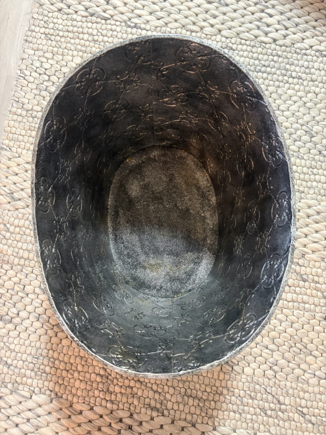 Decorative Metal Planter Pot with Lion Detail - photo 3