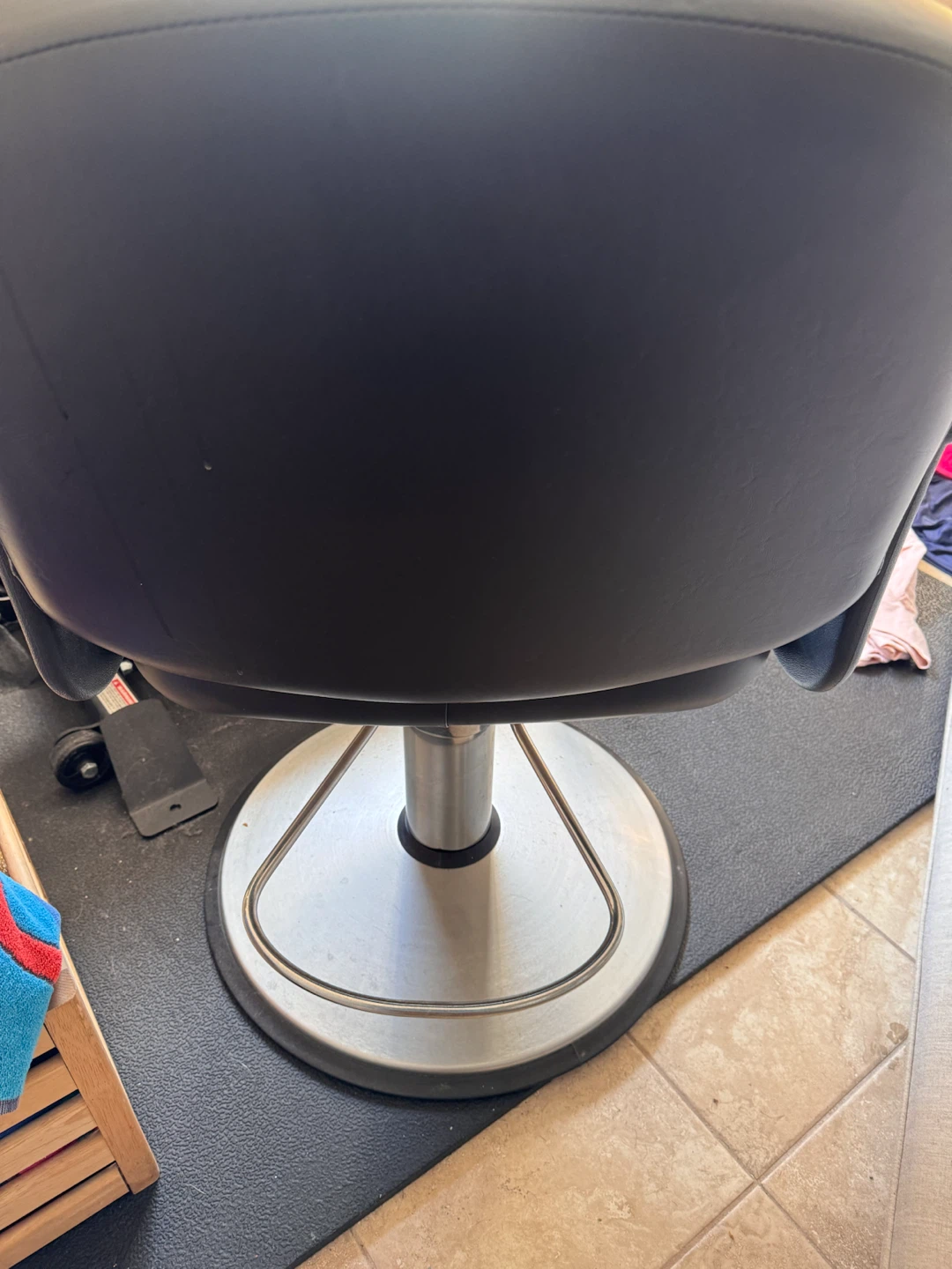 Black Salon Chair - photo 2