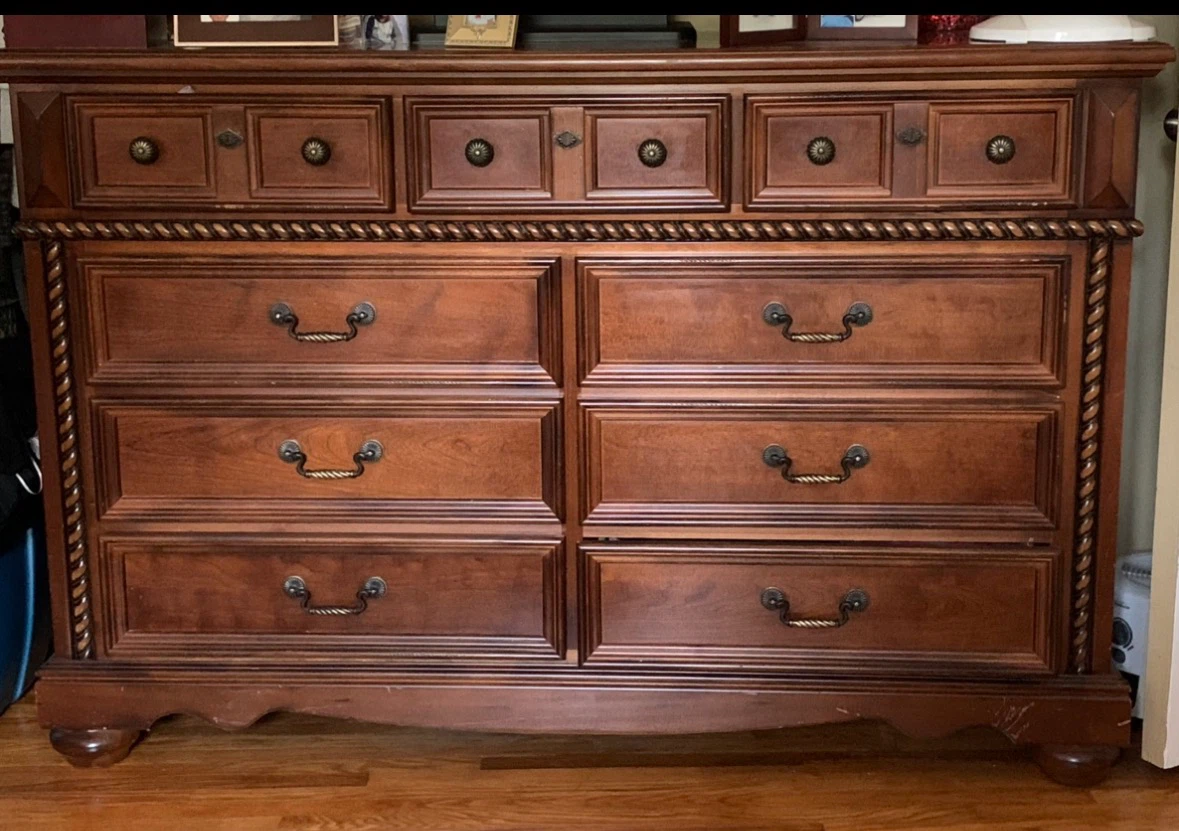 Wooden Dresser with 8 Drawers