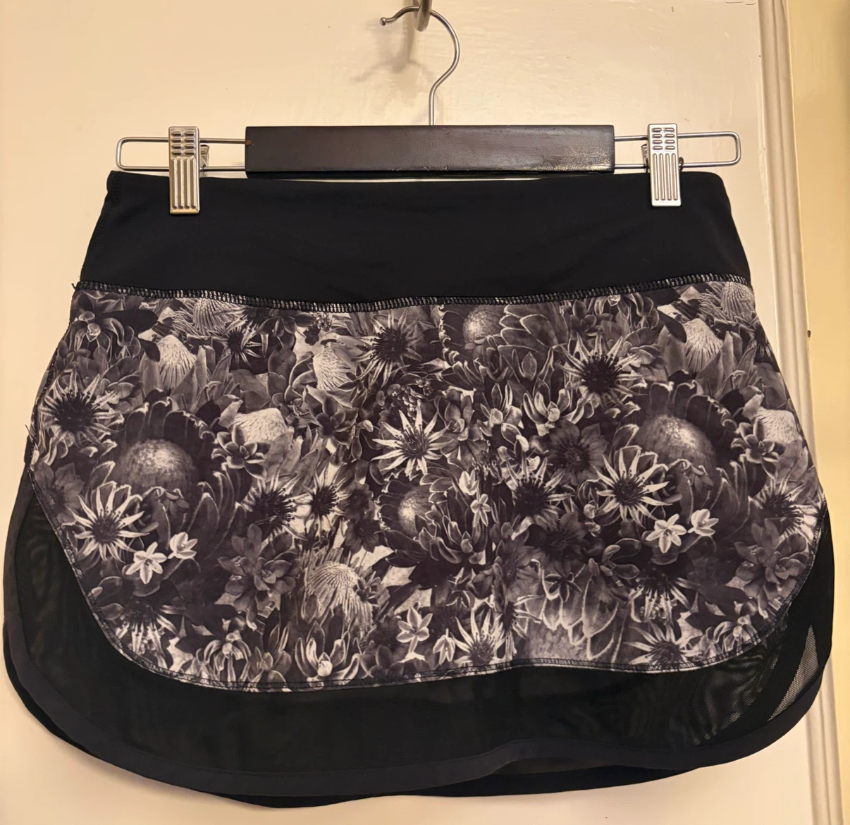 Lululemon hotty hot running skirt 4 Floral Print Mesh Pocket Zip - photo 2