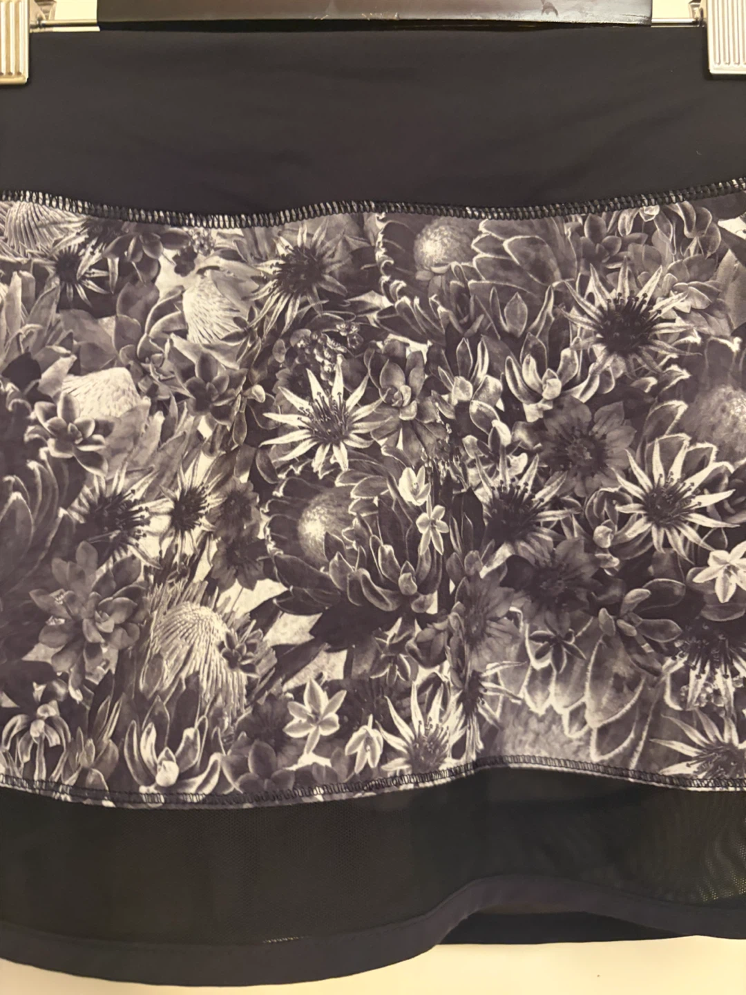 Lululemon hotty hot running skirt 4 Floral Print Mesh Pocket Zip - photo 3
