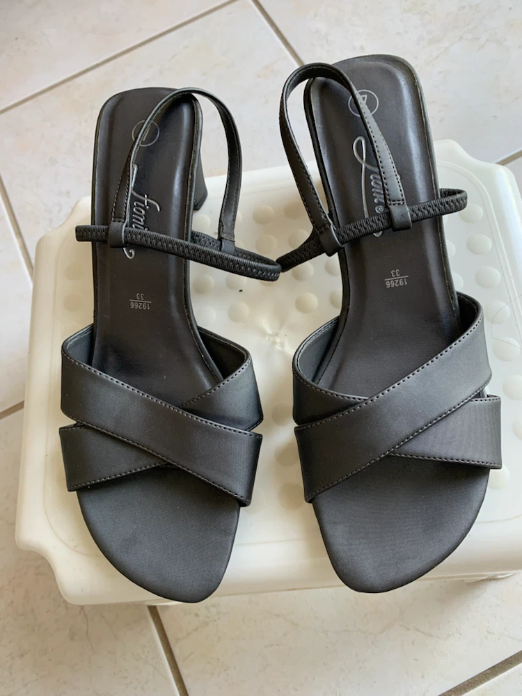 Fiony black wedge sandals size 33