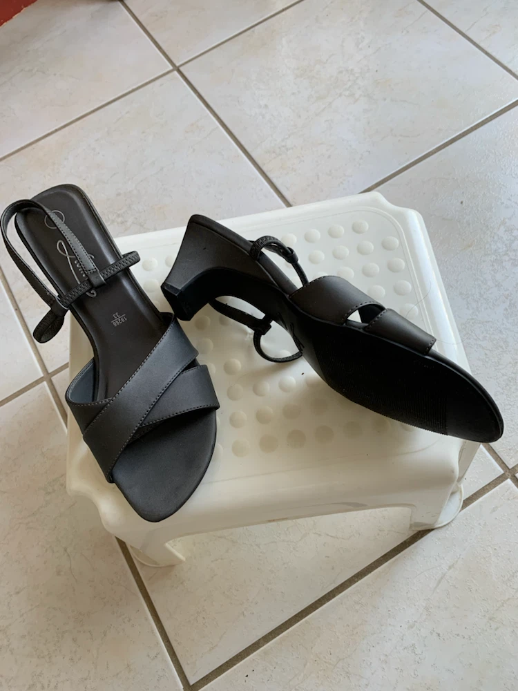 Fiony black wedge sandals size 33 - photo 2