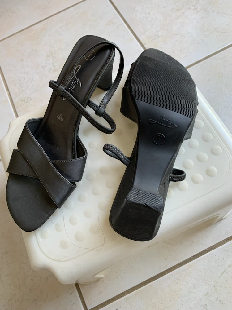 Fiony black wedge sandals size 33 - photo 3