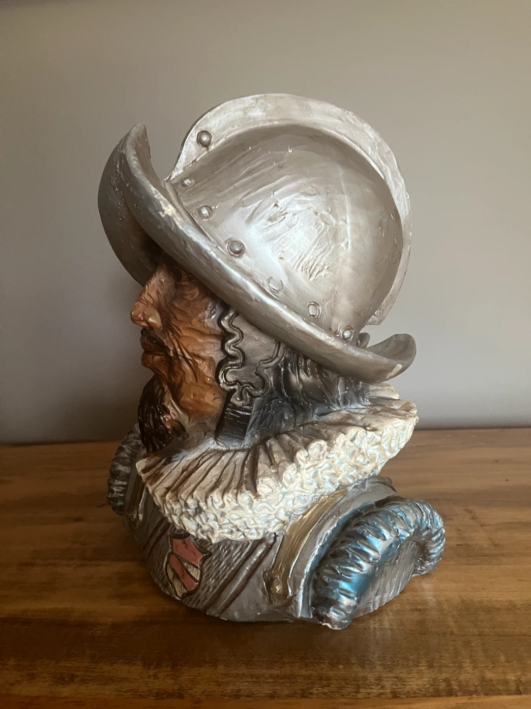 Vintage 1960s Spanish Conquistador Chalkware Bust - photo 2