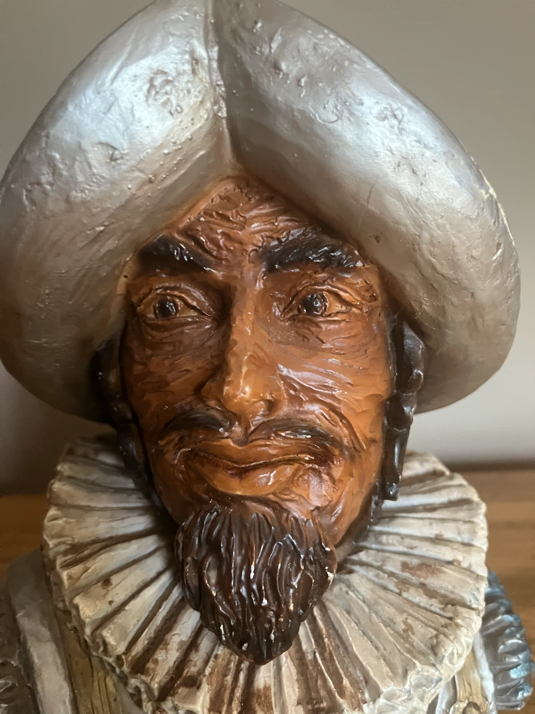 Vintage 1960s Spanish Conquistador Chalkware Bust - photo 3
