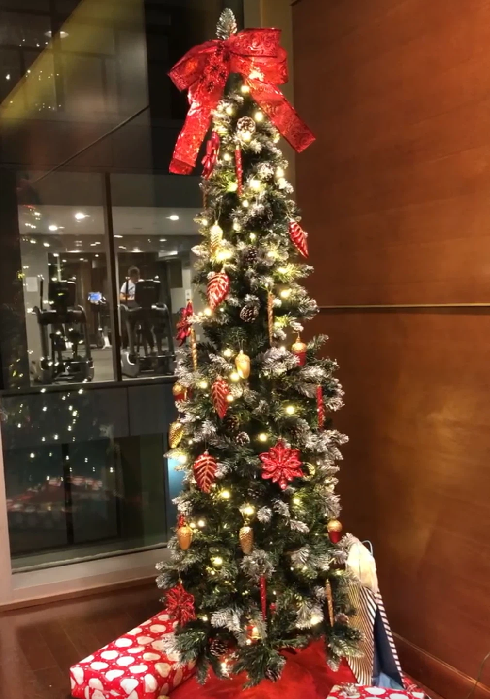 Pencil Christmas with Pinecones and Metal Base