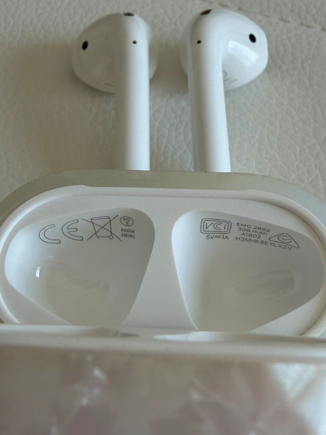 Apple AirPods 2nd generation Wireless Earbuds & AirPods Cases - photo 3