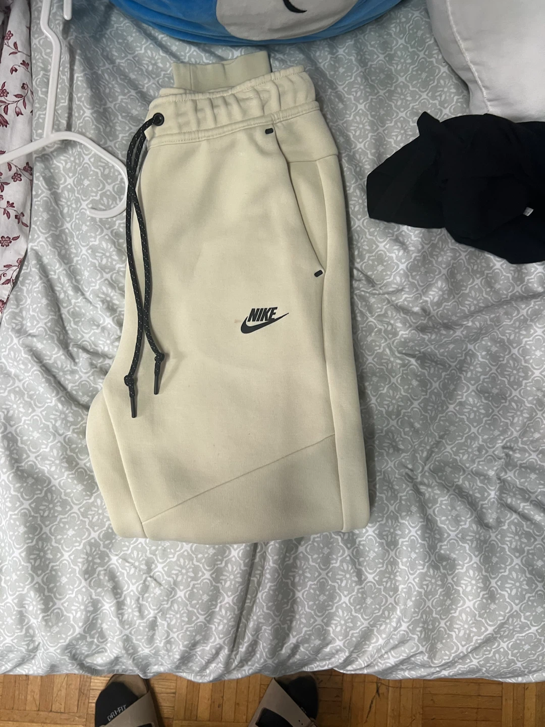 Nike Tech Fleece Joggers Pants Size Small Cream