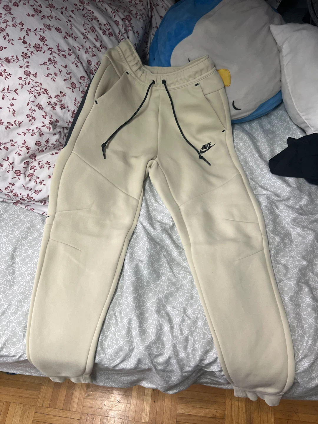 Nike Tech Fleece Joggers Pants Size Small Cream - photo 2