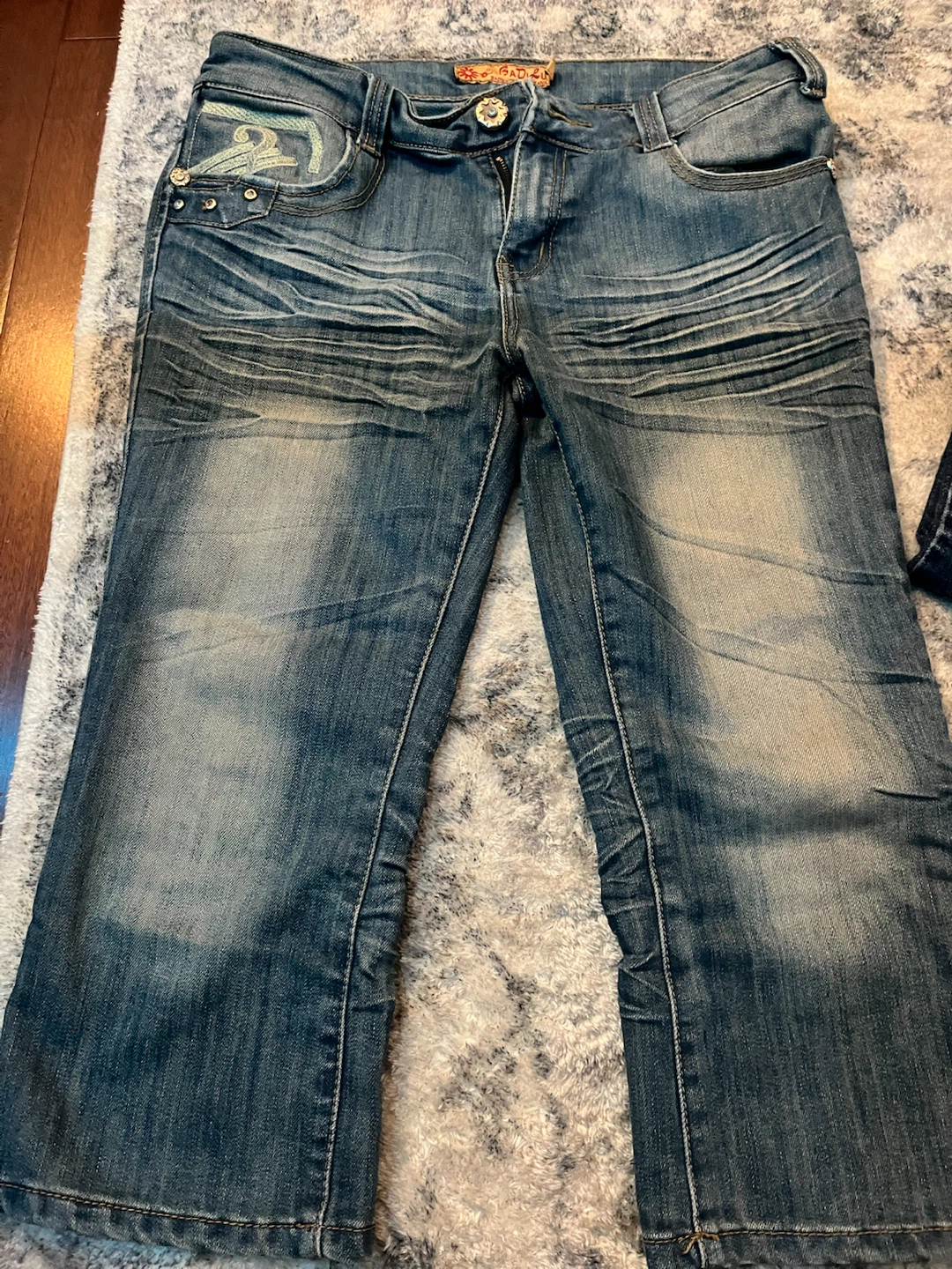 Low-rise capris