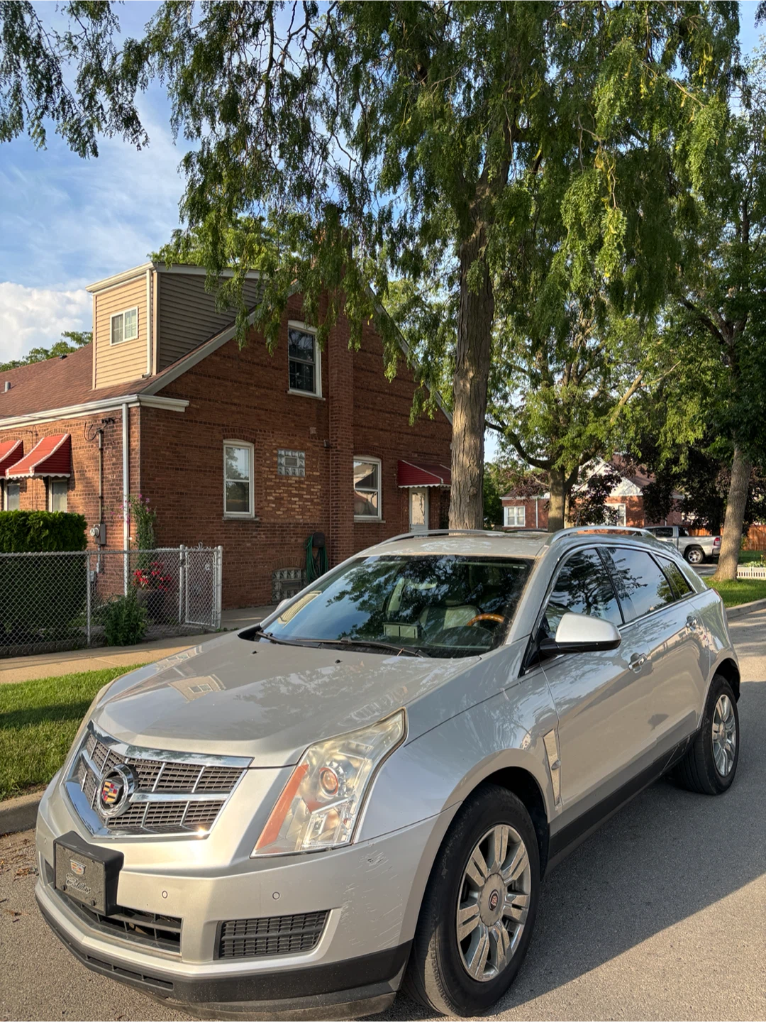 Cadillac SRX SUV - photo 2