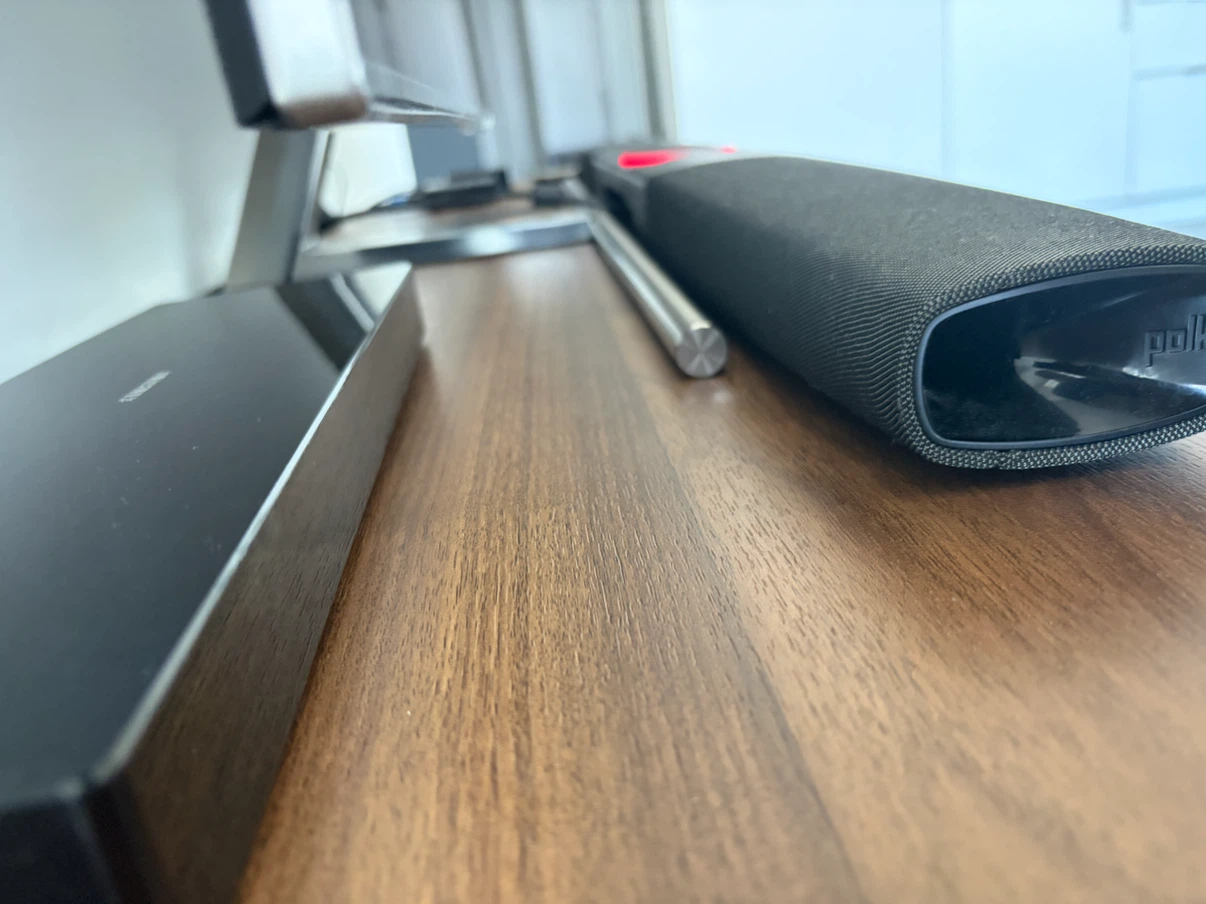 55” Samsung Q7 TV with one connect box and stylish metal stand - photo 4