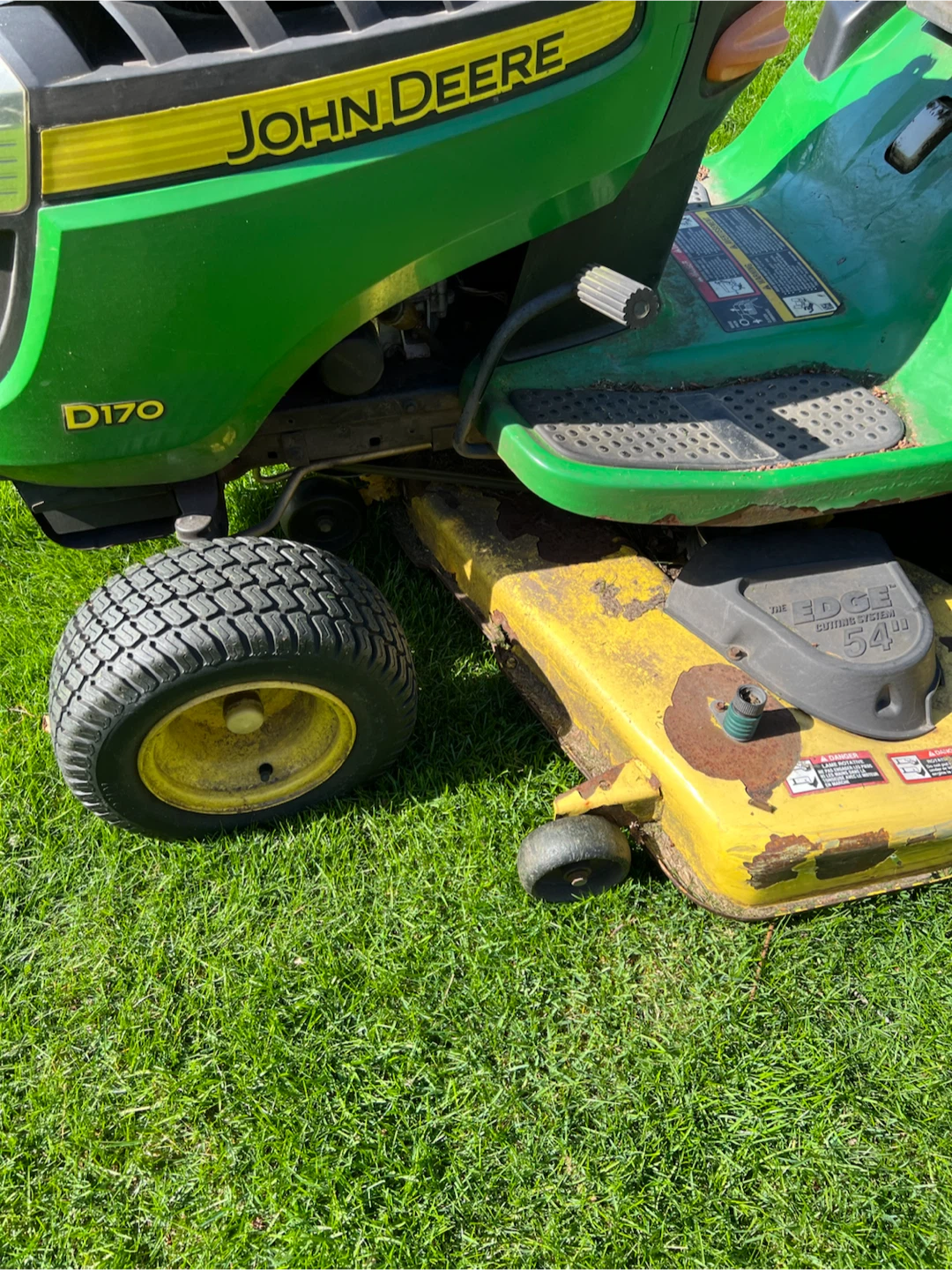 John Deere D170 riding lawnmower tractor