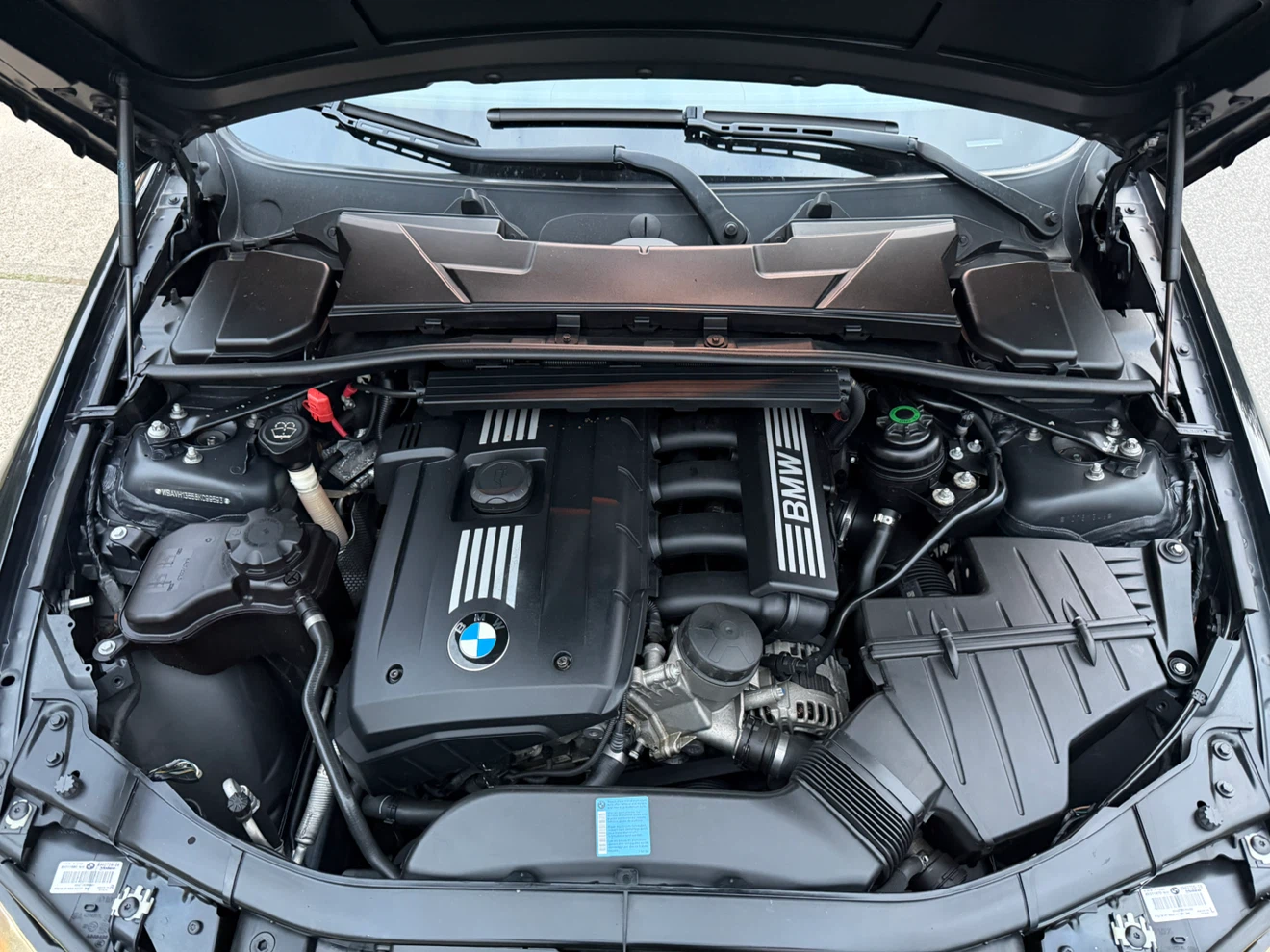 BMW 323i 2008 Inline 6 Cylinder - photo 4